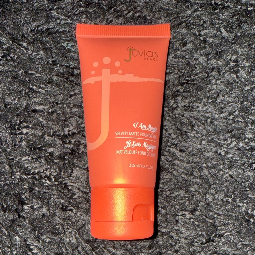 Juvia's Place I Am Magic Foundation Giza/640 swatched once